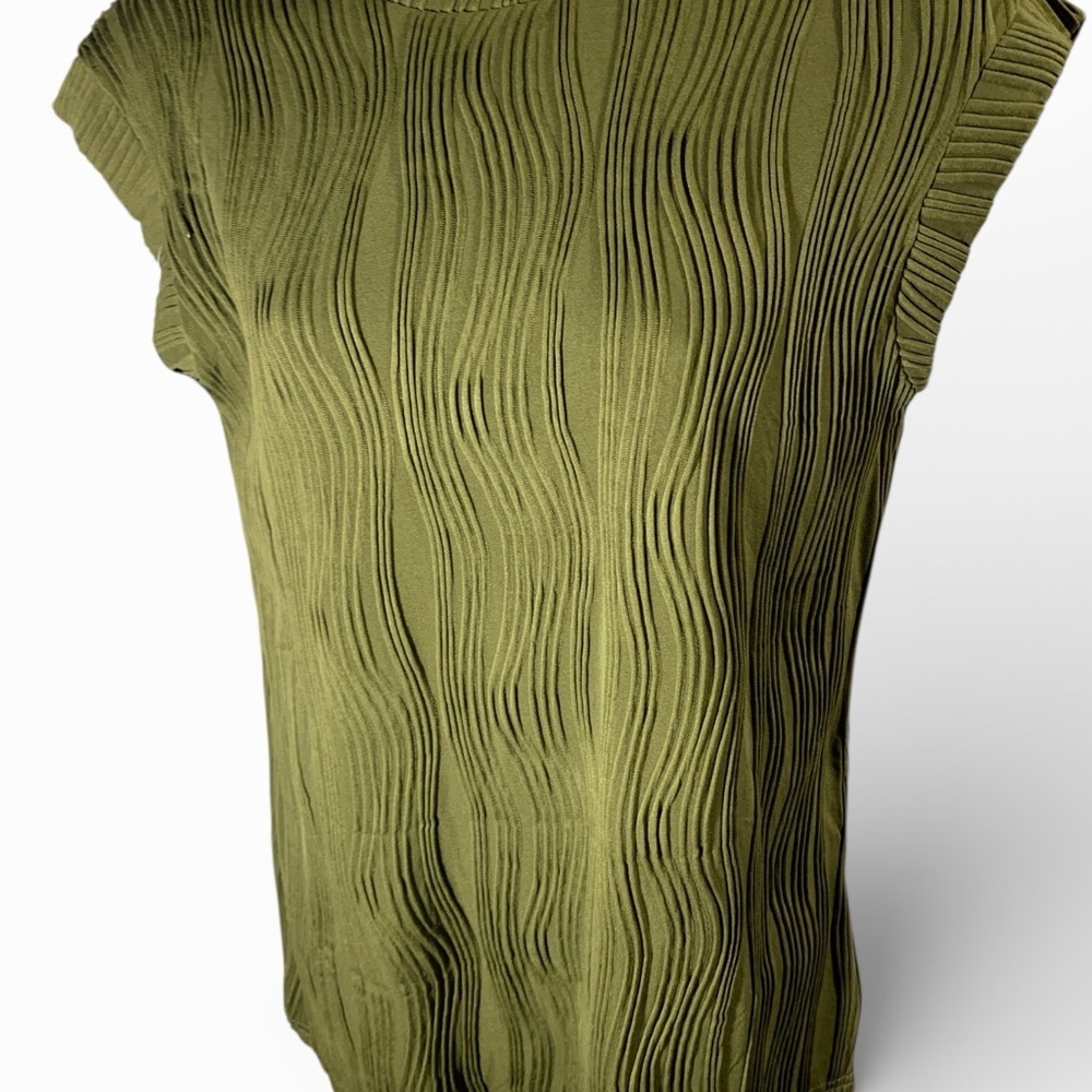 Source Unknown Olive Short Sleeve Top (item#10146)